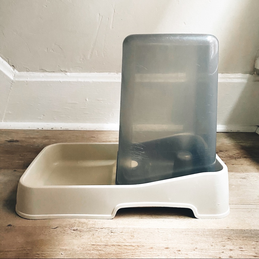 😹Gravity Water Dish😹